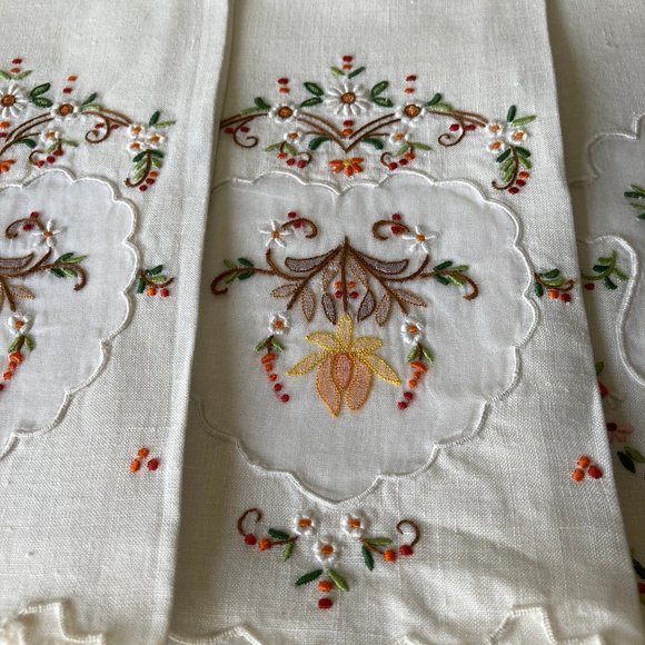 Four Mid Century Hand Embroidered Table Napkins - Picture 5 of 12